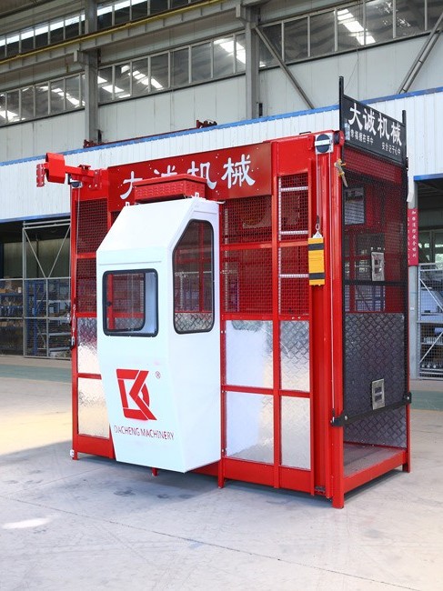 施工電梯安全運行時的注意事項！